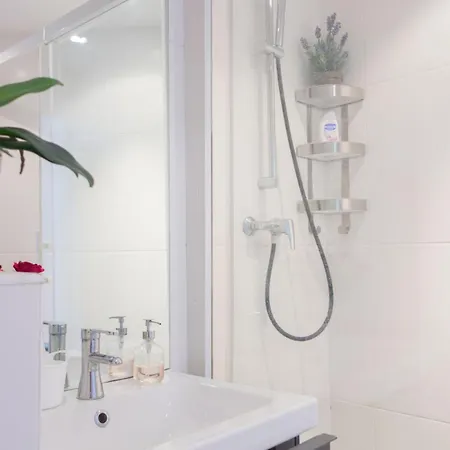 Modern And Bright Bastille Le Marais